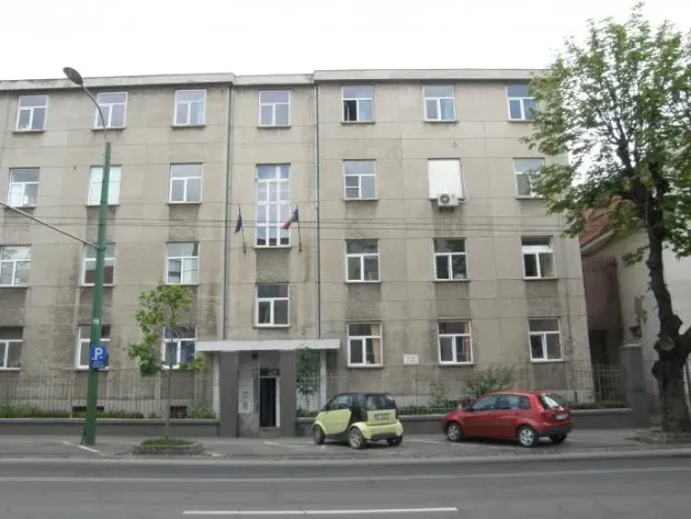 Spitalul CFR Braşov se aprovizionează cu un medicament care a obţinut rezultate promiţătoare în tratamentul pacienţilor cu forme grave de COVID-19: reduce nevoia de ventilare mecanică invazivă în ATI, cât şi mortalitatea