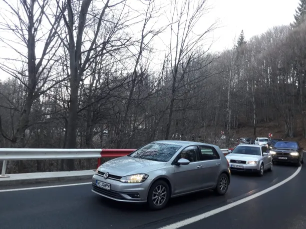 Drogaţi pe un singur sens: Din Poiană, doar spre Râşnov
