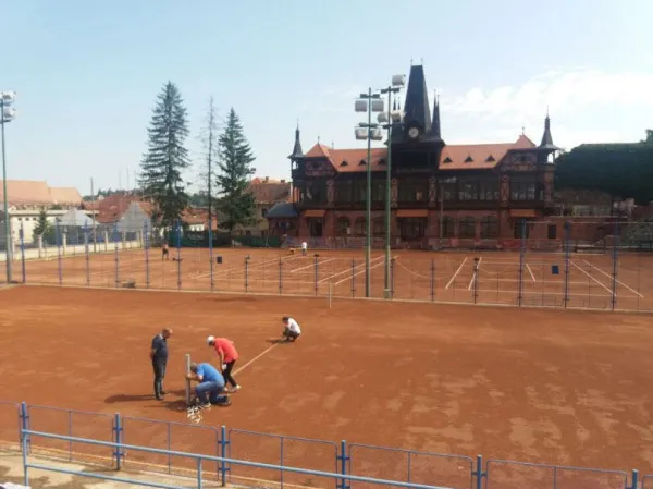 De ieri, braşovenii pot juca tenis la Olimpia. De azi, colegi de teren cu Patricia Ţig, care vine la Braşov la antrenament pentru Roland Garros