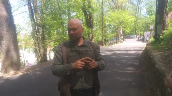 De la remorci întregi de gunoaie, de pe Tâmpa se mai ridică doar un sac. Au dispărut şi luptele ilegale de câini, culcuşurile recidiviştilor