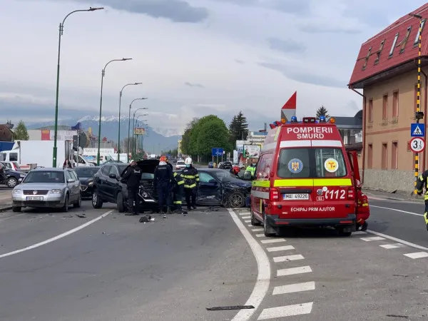 S-au „întâlnit” 3 în intersecţie