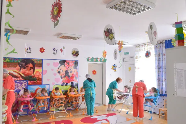 Bani de creşă sau „de bunic”: S-a aprobat, 525 de lei/lună