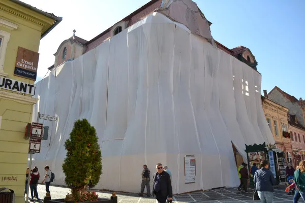 Lucrările la fostul sediu al Bancorex, împotmolite din cauza unui vecin