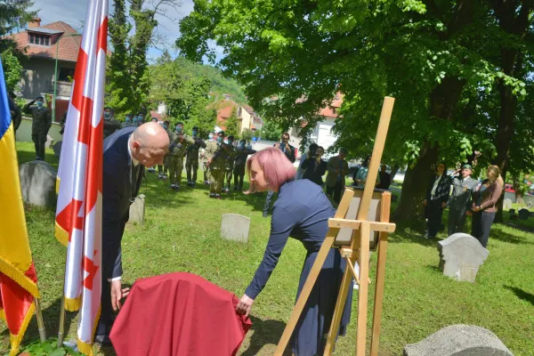 Au găsit singurul erou georgian din Braşov. Ambasadorul Georgiei în România a venit să-i facă placă funerară