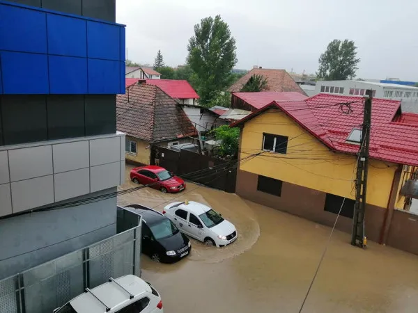 Ploaia la Braşov e taxată cu 2 milioane de lei pe an