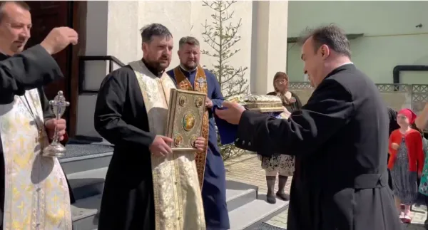 Mâna „doctorului fără arginţi”, despre care se spune că are puterea de a vindeca, adusă la Râşnov
