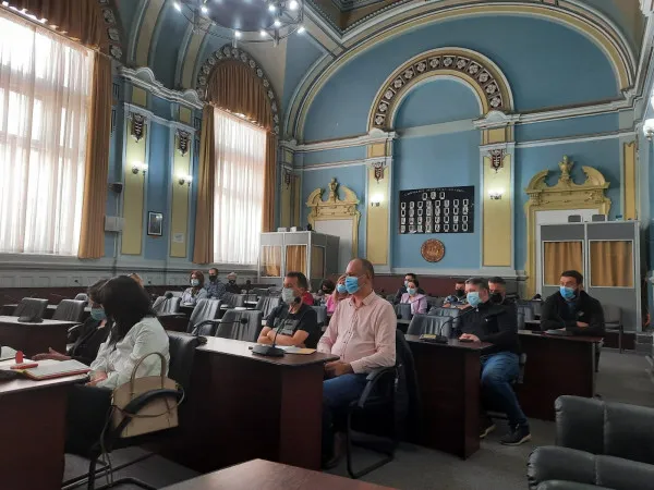 Cârciumarii şi prefectul vor avea întâlniri lunare: prea mulţi cerşetori, prea multe controale