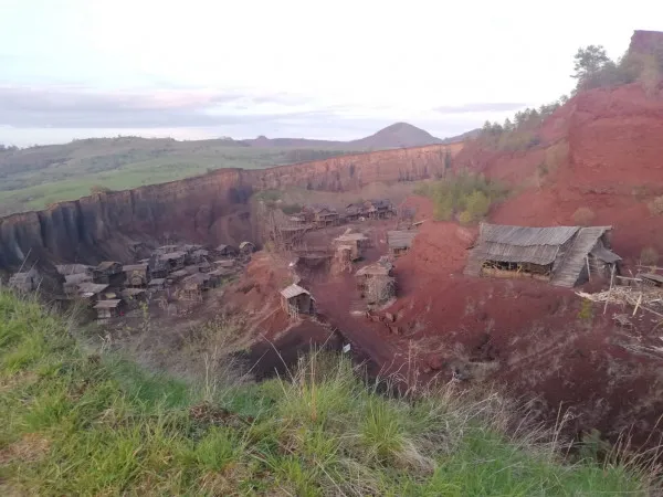 Ce au căutat străinii la Racoş? Un Grand Canyon mai ieftin
