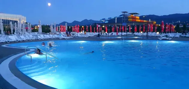 25 mai: Prima zi la piscină, la Braşov