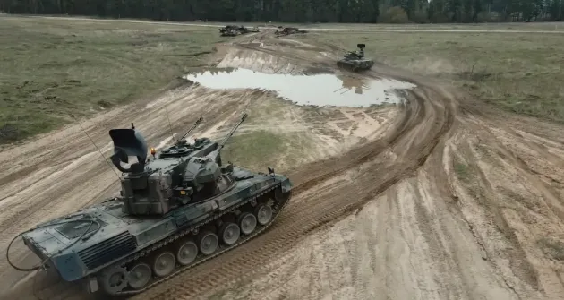 A început desfăşurarea armatelor la Cincu: 4.000 de militari, cu 600 de blindate şi avioane, vor fi în exerciţiu de luptă până pe 31 mai