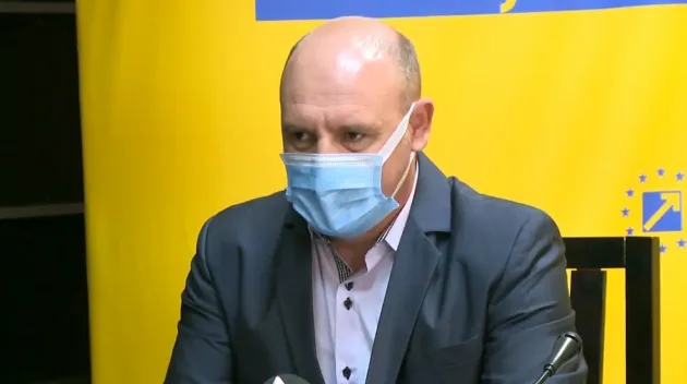 Sâmbăta de Sus: Primăria va trebui să termine lucrările la reţelele de apă-canal înainte de a se asfalta „drumul de sub munte”