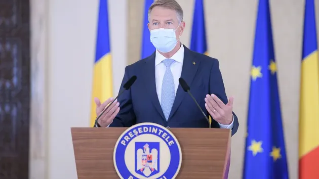 De mâine, cu mască doar la piaţă şi în staţia RATBV