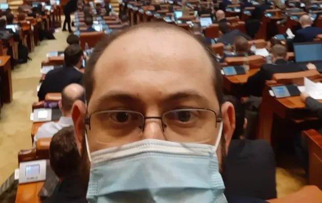 Dacă e bal, bal să fie... ca la biserica, ca la vaccinare