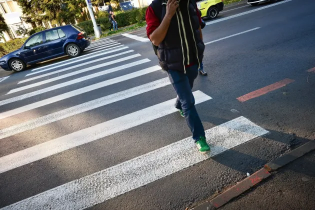 Un gălăţean cu bâta prin Braşov: Pentru IPhone-ul meu, plăteşti cu viaţa!