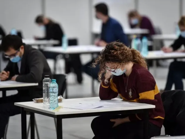 De azi încep înscrierile la Bacalaureat. Liceenii din clasele terminale încheie cursurile vineri