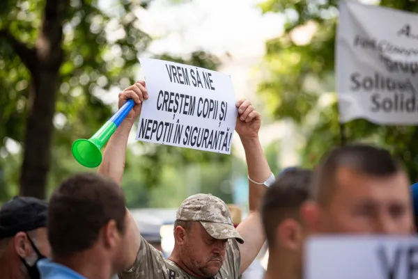 Viaţă de om sau de urs? Decideţi!