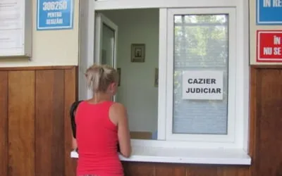 Eliberarea „cazierului”, întreruptă pentru două zile la Braşov: Se introduc datele pedofililor