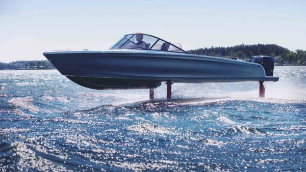 Ministrul Mediului revine la Braşov, pentru a asista la o premieră europeană. Lacul de acumulare Tărlung va fi curăţat de gunoaie cu o ambarcaţiune Tesla, 100% electrică 