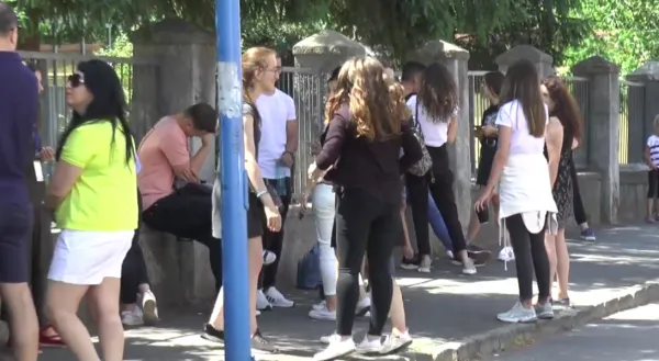 3.304 de adolescenţi intră, de azi, în focul examenelor scrise de Bac