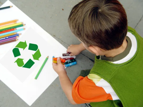 De 1 Iunie jucați împreună cu cei mici: „RECICLEAZĂ rimează cu DISTREAZĂ”!