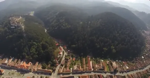 El 33 , ea 17: aveau tot Râşnovul  ca „poligon”