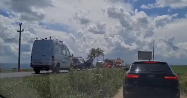 DN 11: 2 oameni au murit în faţa paramedicilor, 4 au fost duşi la spital.  A fost solicitată şi o ambulanţă de la Braşov