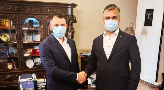 Preşedintele PMP Braşov, Mihai Costel, a fost angajat consilier personal de preşedintele PNL Braşov, Adrian Veştea