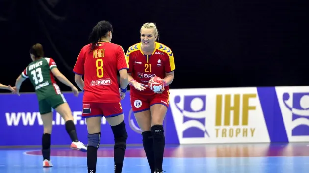 Cristina Neagu e bună şi la fotbal, dă goluri multe