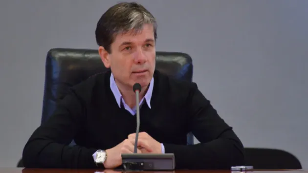 Scripcaru şi-a semnat ieşirea din „politica cu funcţie”