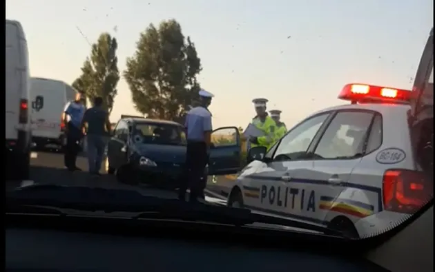 Cu „inamicul public” scăpat pe şosele. Şi la Zărneşti, şi la Budila, accidente „la indigo”: beţi, în maşini neînmatriculate, fără permis, prăpăd în urma lor