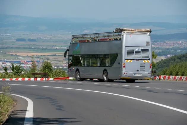 Brașovenii și turiștii vor putea merge în Poiana Brașov cu autobuzul etajat