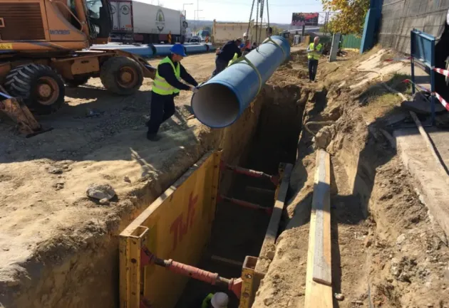 Operatorul de apă din Sibiu modernizează reţelele de apă de pe două străzi din Făgăraş