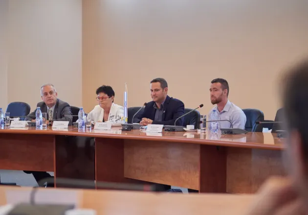 Primăria Braşov, interesată de sistemul „Big Brother” din oraşul israelian Rishon LeZion. Noua bornă simbolică a colaborării dintre cele două oraşe este un pin