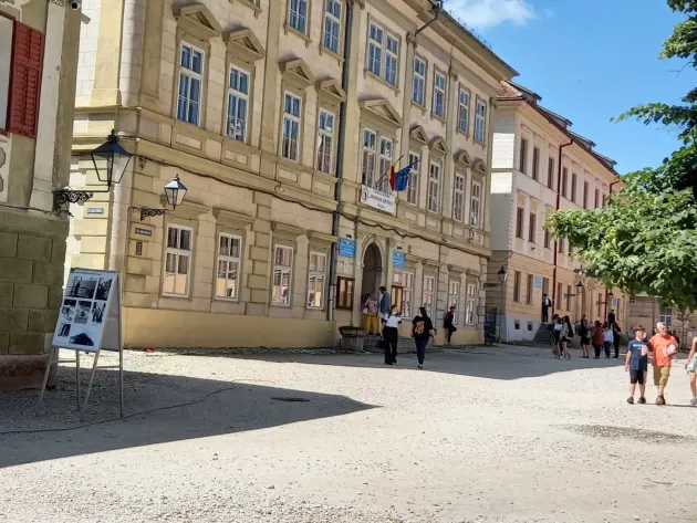 Entuziasm, după prima probă de la Evaluarea Naţională: Elevii - „au fost subiecte mai uşoare şi faţă de testele de antrenament”. IŞJ Braşov - „de minim 7”