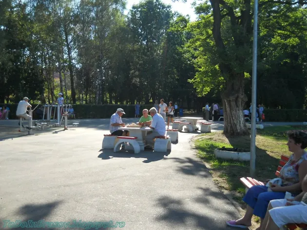 „Vreau o bătrâneţe demnă”, azi la Braşov, în Parcul Central