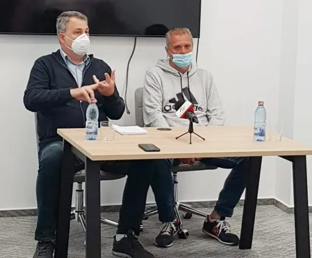 Vulturii au identitate