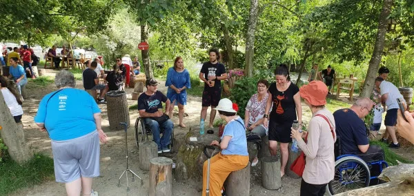 Persoanele cu dizabilităţi din Braşov invită braşovenii la trei zile „fără bariere”, pe Aleea de sub Tâmpa, Lacul Noua, parcul DAS
