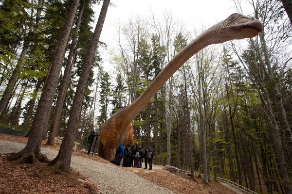 Vaccinat printre dinozauri   