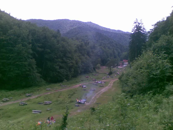 Petiţie: Nu vor „balamuc” La Iepure . Din contră, cer închiderea străzii Dobrogeanu Gherea în zilele de weekend