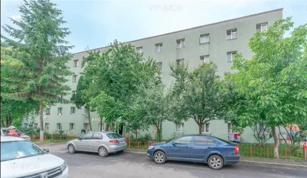 Bătută cu martori. Un bărbat care-și bătea iubita pe o stradă din Brașov, reclamat de trecători la 112