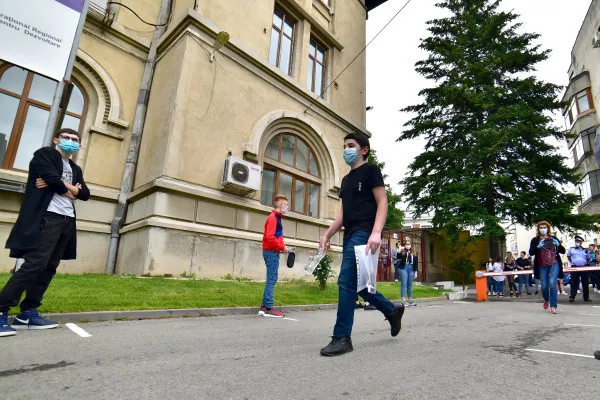 2.842 de locuri, pentru 2.773 de candidaţi: ISJ Braşov, un ultim 
sfat pentru părinţii şi elevii care optează acum pentru un loc la liceu
