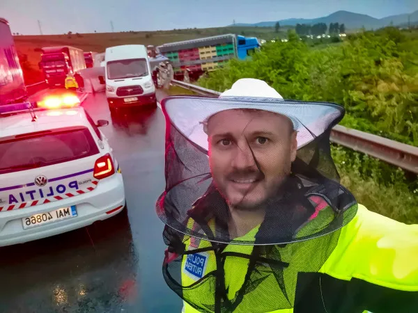 Un poliţist „un pic înţepat” din Braşov, făcut vedetă printre colegi, de „cei de sus”