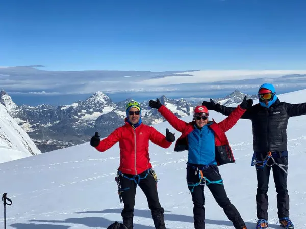 Blocaţi de viscol în Alpi, la 4.556 de metri: Un grup de turişti români, însoţiţi de un ghid din Braşov, nu va uita prea curând expediţia „de vară” din Italia