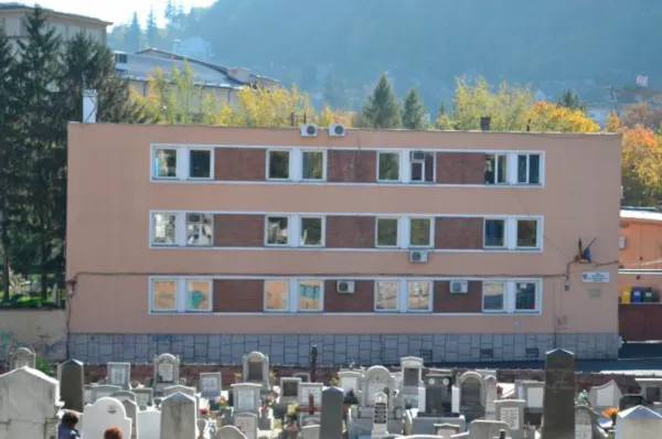 O singură măsură lăsată de Curtea de Conturi Consiliului Judeţean Braşov: doi funcţionari de la DGASPC cu ceva venituri necuvenite