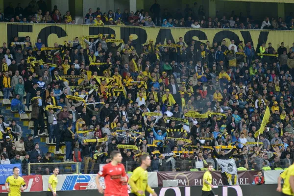 FC Braşov - Steagul Renaşte, fără preşedinte, fără antrenor, fără dosar complet la federaţie