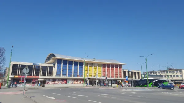 La mai bine de un an de la obţinerea banilor europeni, proiectul terminalului de transport de la Gară a trecut de Comisia de circulaţie