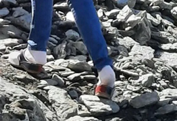 Doamna în şlapi, „inconştienţa” urcată la cote înalte în Făgăraş