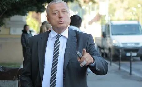 300 de milioane de euro prejudiciu, Adam scapă cu suspendare