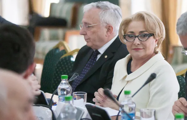 Dăncilă, la evaluarea Isărescu: „Este foarte disciplinată, lucrează de la birou”