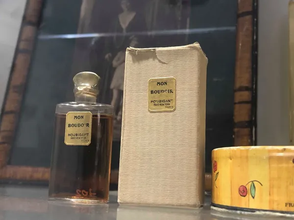 Parfumul Reginei Maria se simte şi acum la Pelişor, în iulie, în preajma datei morţii Reginei